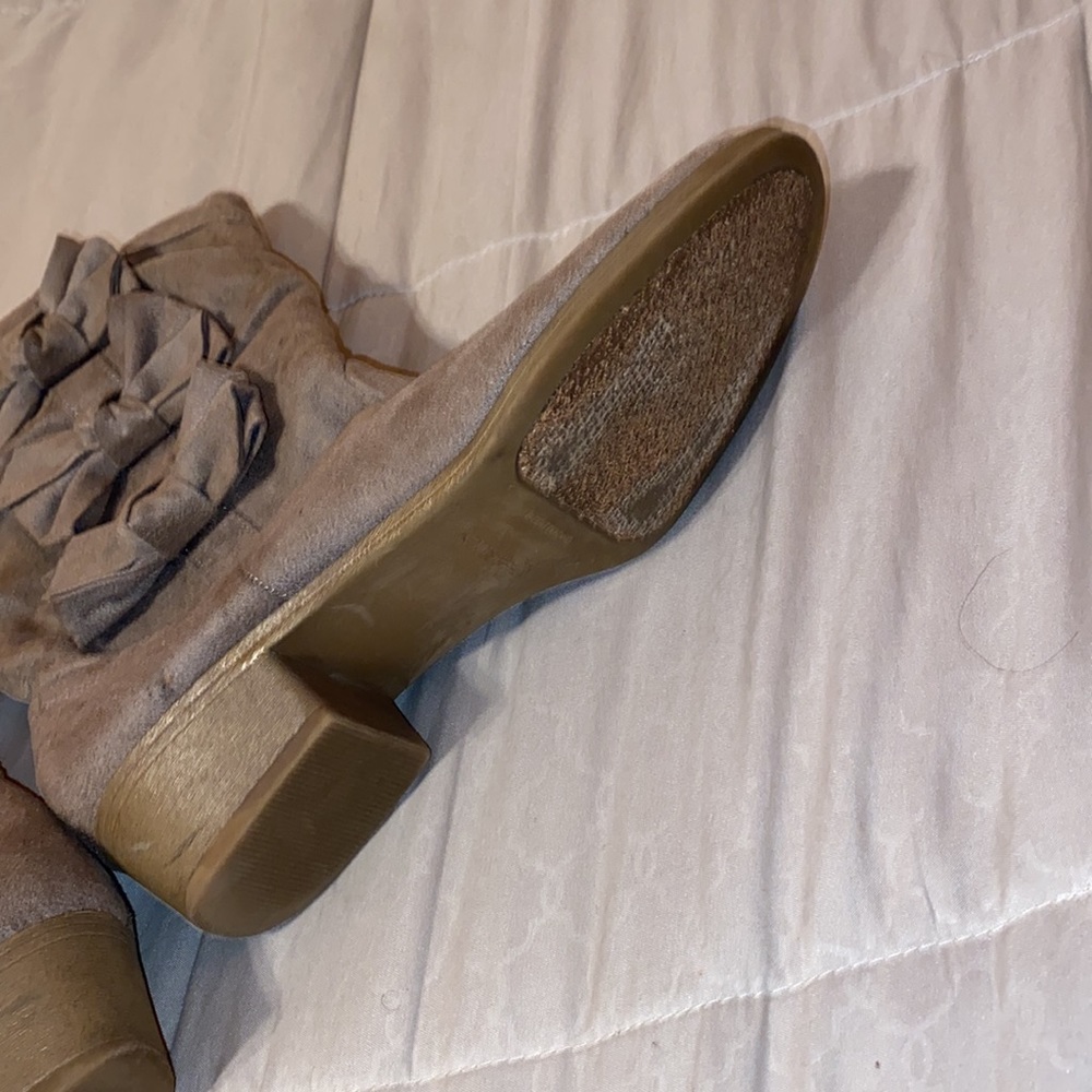 Boots 🤍 - Picture 4 of 5